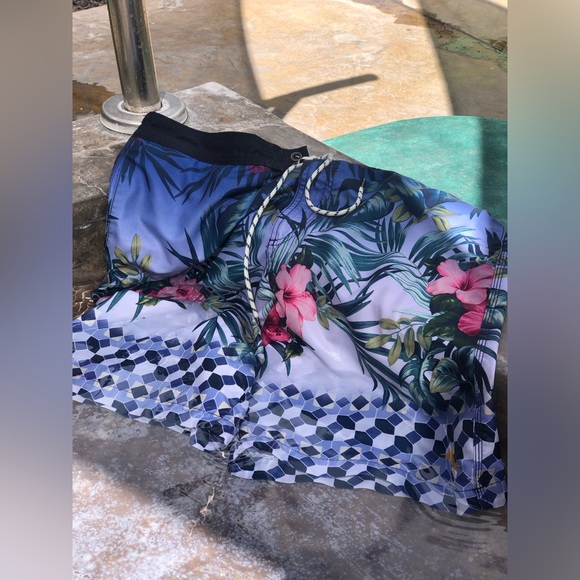 Tommy Bahama Relax Hibiscus Tropical Swim Trunks - Picture 5 of 10